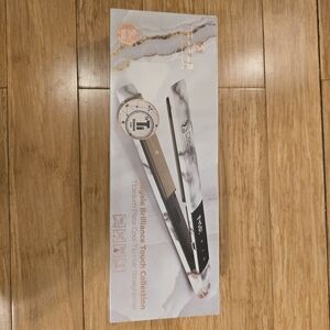 Royale Brilliance Touchscreen Titanium Plate Hair Straightener -Brand New!